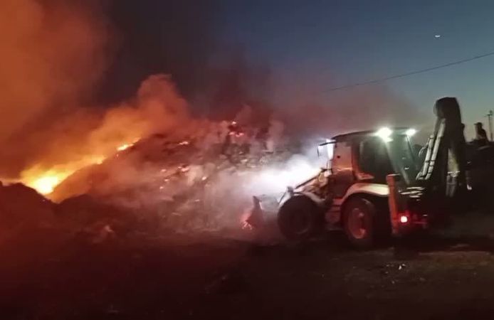Alevler Geceyi Aydınlattı: 6 Bin Balya Ot Bir Anda Kül Oldu!