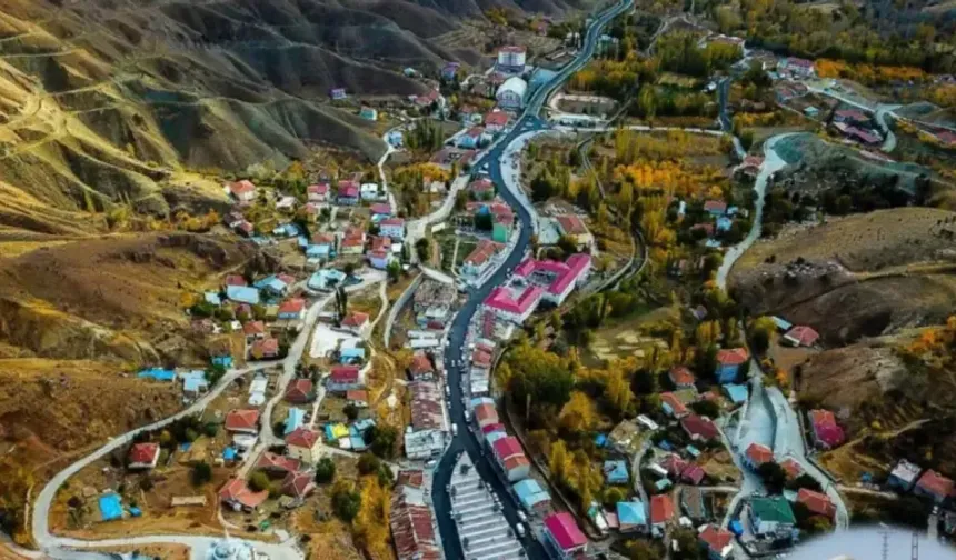 Kuluncak’ın göz kamaştıran Mavi Göl’ü fotoğrafçıların radarında!