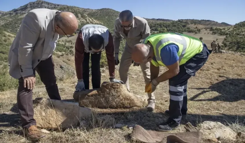 Tunceli'de Tarihi Bir Keşif: Binlerce Yıllık Mezar Taşları Bulundu