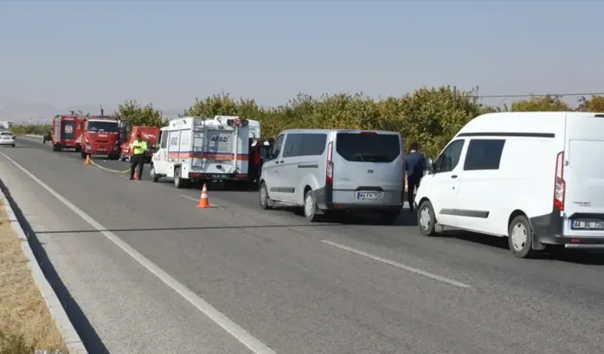 Malatya’da devrilip alev alan otomobildeki 2 kişi öldü