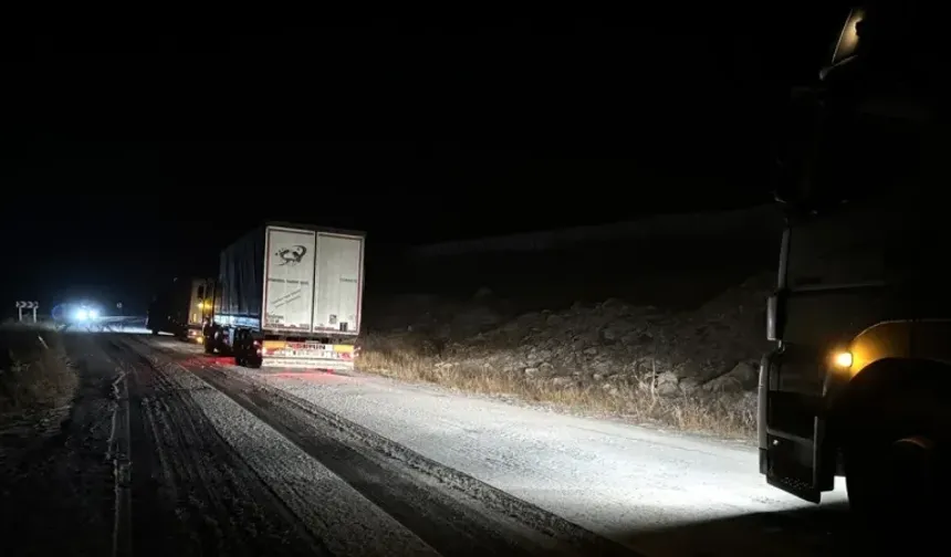 Buzlanma Engeli: Ardahan'da Tır Sürücülerinin Zorlu Yolculuğu