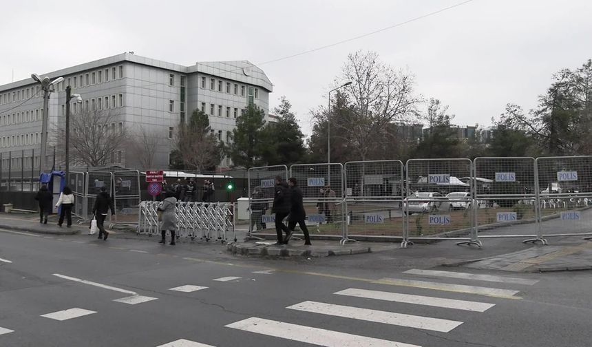 Narin Güran cinayeti davası: Duruşma sanık avukatların savunmasıyla başladı