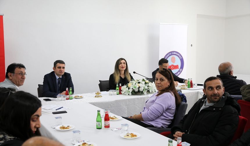 Muş'ta cemevi ve Alevi derneklerinin yetkilileriyle toplantı yapıldı