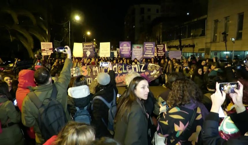 Kadınlar Taksim Sıraselviler'de gece yürüyüşü düzenledi