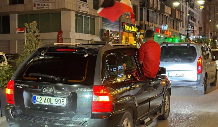 Artı Değer Vanspor FK taraftarları, Çimentaş Elazığspor galibiyetini kutladı