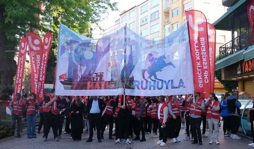 CHP Eskişehir Gençlik Kolları’ndan, 19 Mayıs Atatürk’ü Anma Gençlik ve Spor Bayramı yürüyüşü