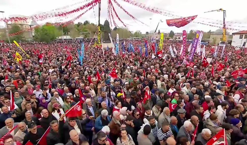 Özgür Özel: "Biz buraya kavgaya değil, biz buraya kucaklaşmaya, helalleşmeye geldik"