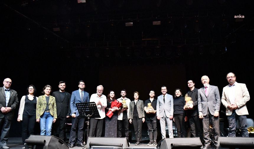 Sanatseverlerden Balıkesir Büyükşehir Belediyesi’nin caz konserine yoğun ilgi