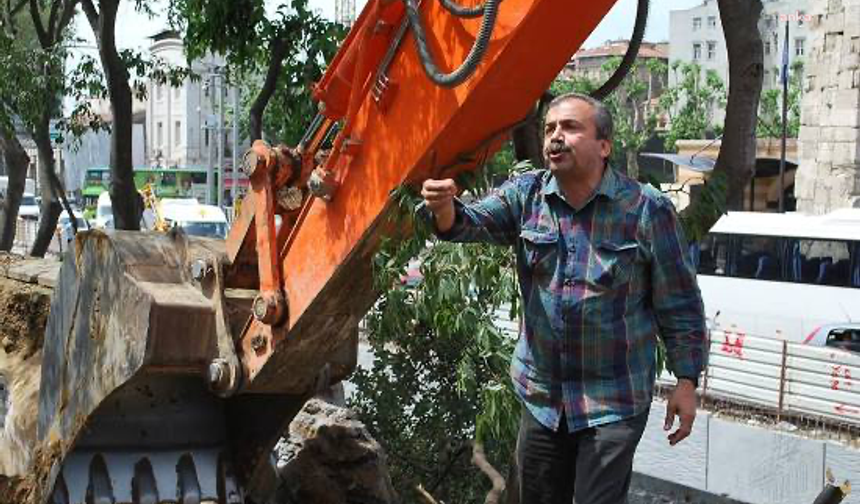 Sırrı Süreyya Önder vefat etti... DEM Parti İmralı Heyeti üyesi ve TBMM Başkanvekili Sırrı Süreyya Önder’in portresi