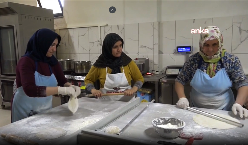 Battalgazi Kadın Kooperatifi, bayram siparişlerini yetiştirmek için geceli gündüzlü çalışıyor