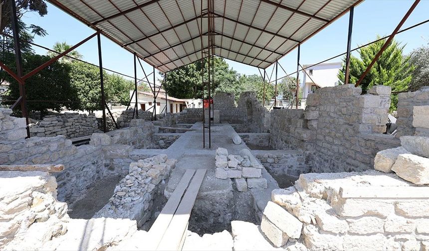 Hatay'da depremde kısmen yıkılan tarihi kilisenin restorasyonu sürüyor