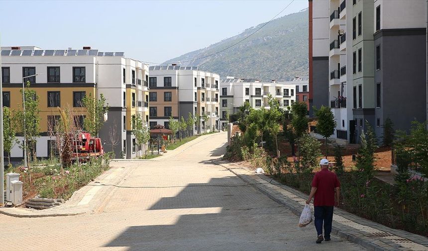 İskenderun'da depremde evini kaybedenler Kurban Bayramı'na yeni yuvalarında girdi