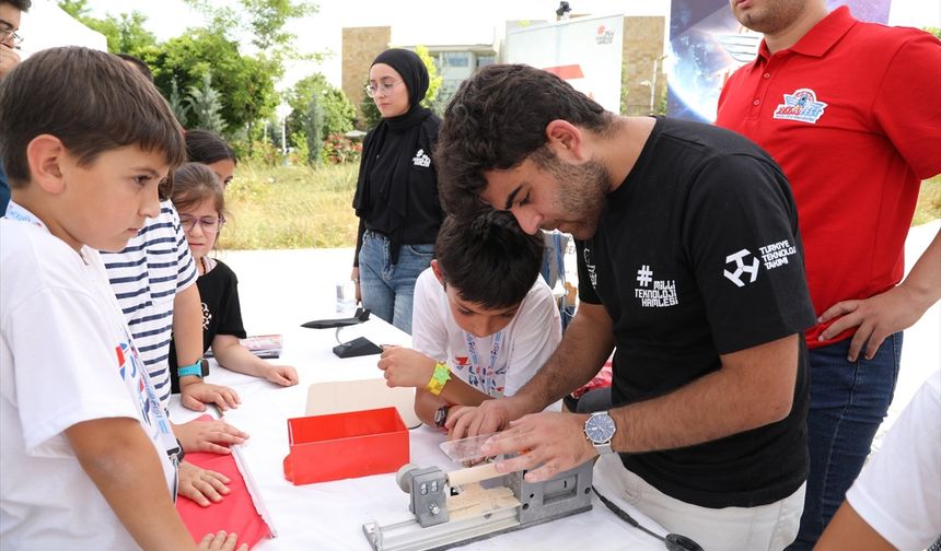 Tunceli'de öğrenciler bilim ve teknoloji festivalinde buluştu