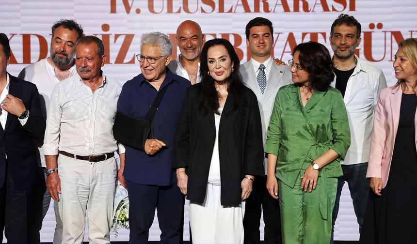 Türkan Şoray, kendisine duyulan sevgiyi "sinema büyüsü" sözleriyle açıkladı