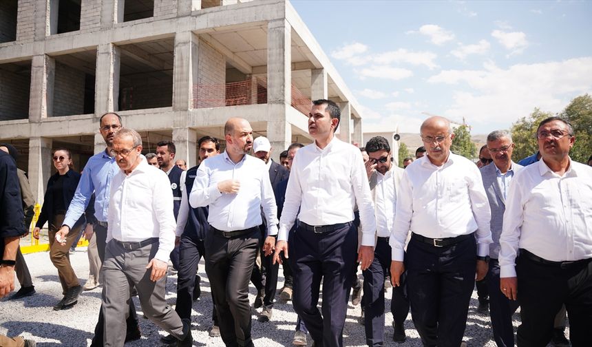 Bakan Kurum'dan Malatya'daki şantiyelere 24 saat çalışma talimatı