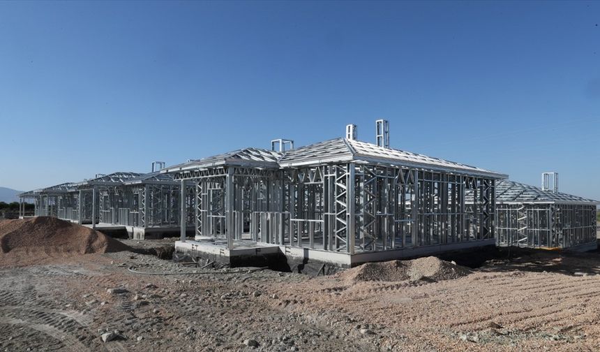 Hatay'da kırsal deprem konutlarının yapımı sürüyor