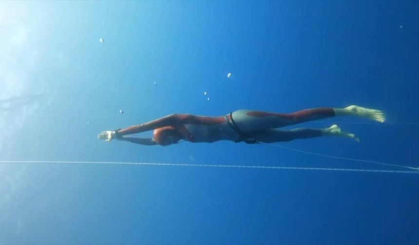 Milli sporcu Birgül Erken, Serbest Dalış Türkiye Şampiyonası'nda rekor kırdı