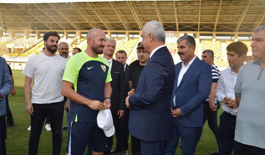 Muş Valisi Çakır'dan Muşspor'a ziyaret