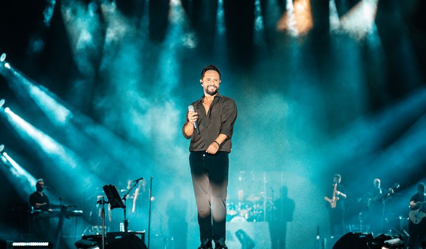 Şarkıcı Özgün Uğurlu, Van Kültür Yolu Festivali'nde konser verdi