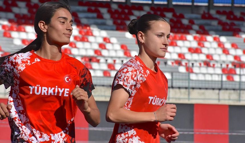 Vanlı milli atletlerin hedefi Romanya'dan altın madalyayla dönmek