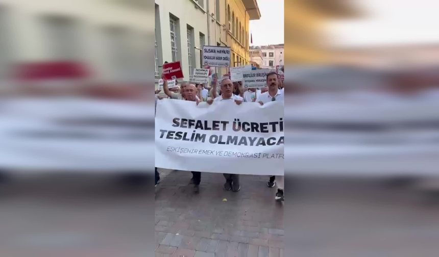 Eskişehir'de "Sefalet ücretine teslim olmayacağız" yazılı pankarta saldırı