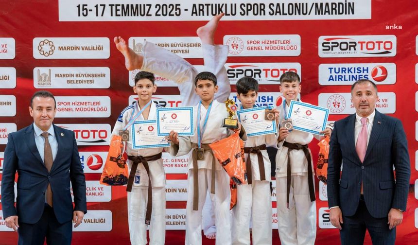 Karşıyakalı sporcular milli formayı giymeye hak kazandı