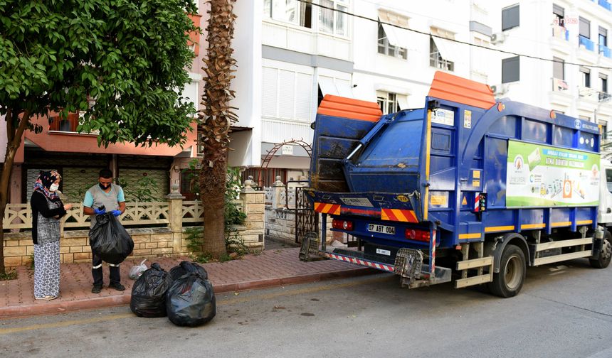 Muratpaşa Belediyesi, "Çevreci Komşu Kart" projesi ile 201 bin 158 ağacı kesilmekten kurtardı 