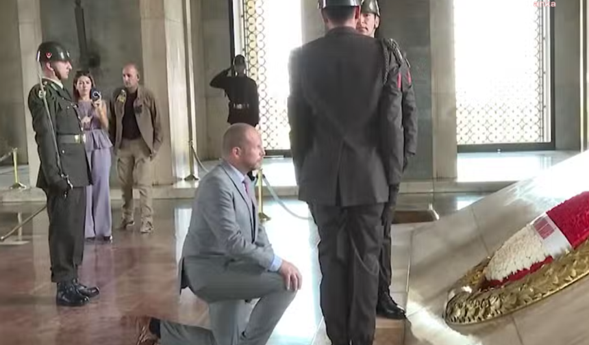 Özgür Özel'den Atatürk'ün mozolesi önünde diz çöken Francken'e mektup
