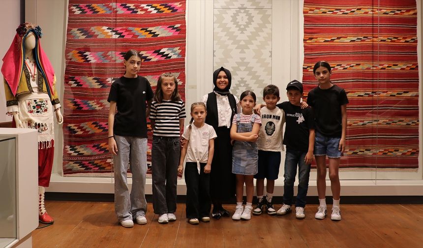 Çocuklar, Manav Türklerinin kültürünü müze ortamında yaşayarak öğreniyor