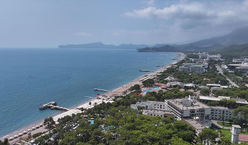 Antalya'ya 8 ayda gelen turist sayısı 12 milyona yaklaştı