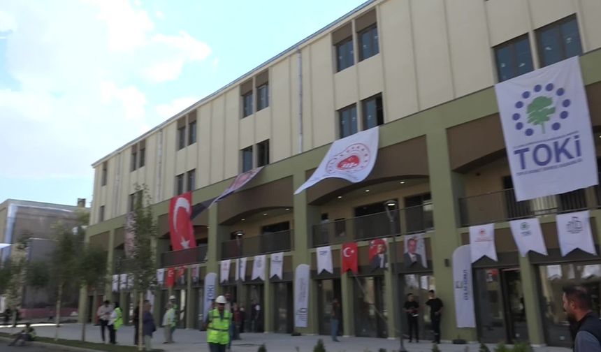Bakan Kurum: "Deprem konutlarının yüzde 70’i tamamlandı, 300 bininci konut yarın teslim edilecek"