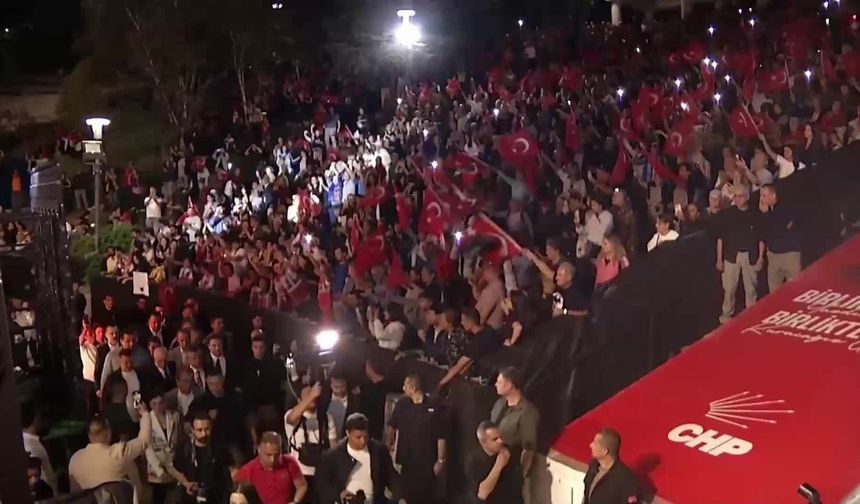 Özgür Özel: "Bütün demokratları, bütün CHP'lileri; İstanbul'daki baba ocağına, Atatürk'ün evine sahip çıkmaya davet ediyorum"