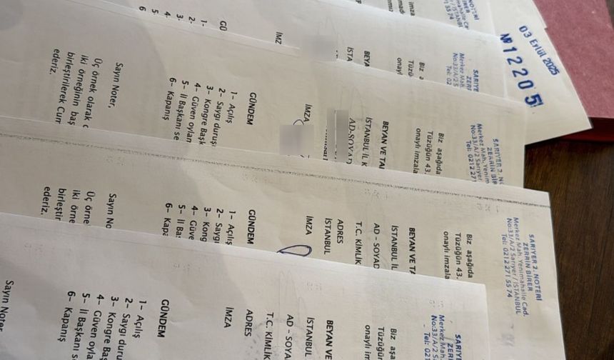 CHP İstanbul İl Kongresi delegeleri, olağanüstü kongrenin toplanması talebiyle noterde imza veriyor