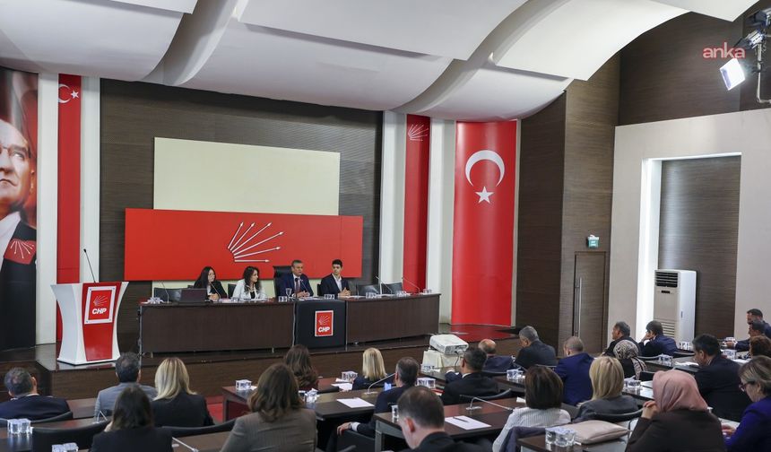CHP MYK'sı Değişmedi: Özgür Özel, Mevcut Ekibiyle Devam Kararı Aldı