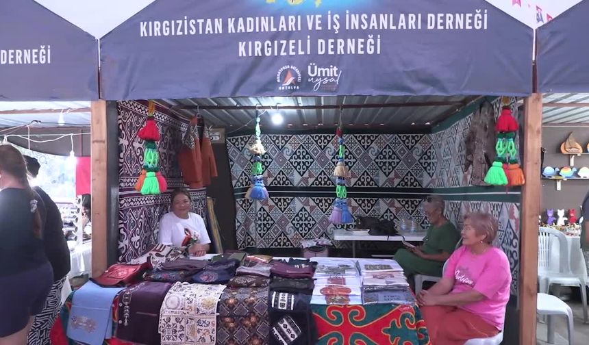 Muratpaşa Belediyesi’nin Yöreler Renkler Festivali, “Doğu Anadolu Gecesi” ile başladı