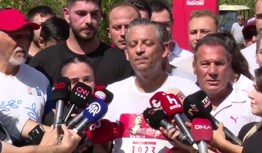 Özgür Özel, CHP 102. Yıl Koşusu'na katıldı