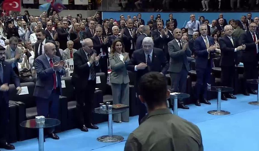 Dervişoğlu: “Cumhurbaşkanı AKP şapkasıyla saldırıyor, kalkan olarak makamını kullanıyor”