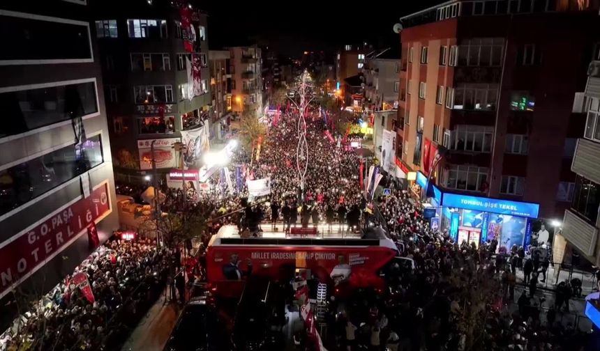 Özgür Özel’den Sultangazi Mitinginde Sert Çıkış: “Bir Tarafta Zulüm, Bir Tarafta Barış Olmaz”