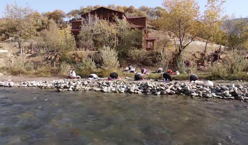 Tunceli’de Kadınlar Munzur Nehri Kıyısında Doğayla Buluştu: Meditasyon ve Pilatesle Ruhsal Yenilenme