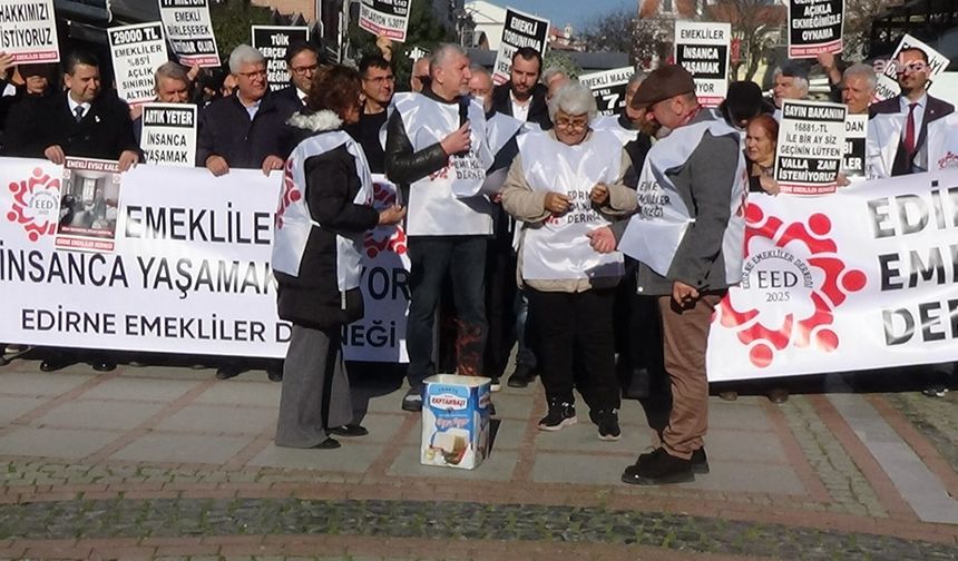 Edirne’de Emeklilerden Fatura Yakmalı Protesto: “İnsanca Yaşamak İstiyoruz”