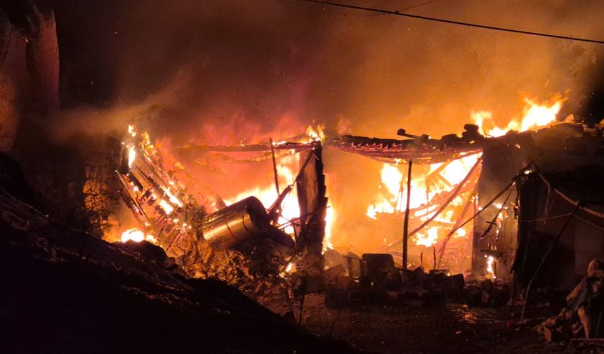 25 Gün Arayla Aynı Aile, Aynı Köy, İkinci Yangın: Önce Oğlunun Evi, Şimdi Babasının Evi Yandı