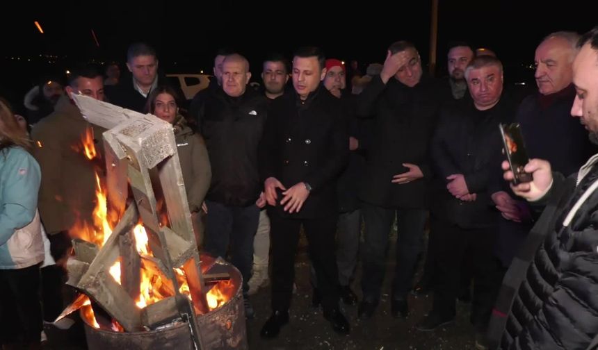 CHP Yeni Yılı Silivri Cezaevi Önünde Karşıladı: Türküler, Şiirler ve Sloganlar