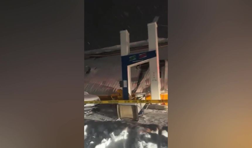 Hakkari Derecik’te Benzin İstasyonu Sundurması Çöktü: 8 Yaralı