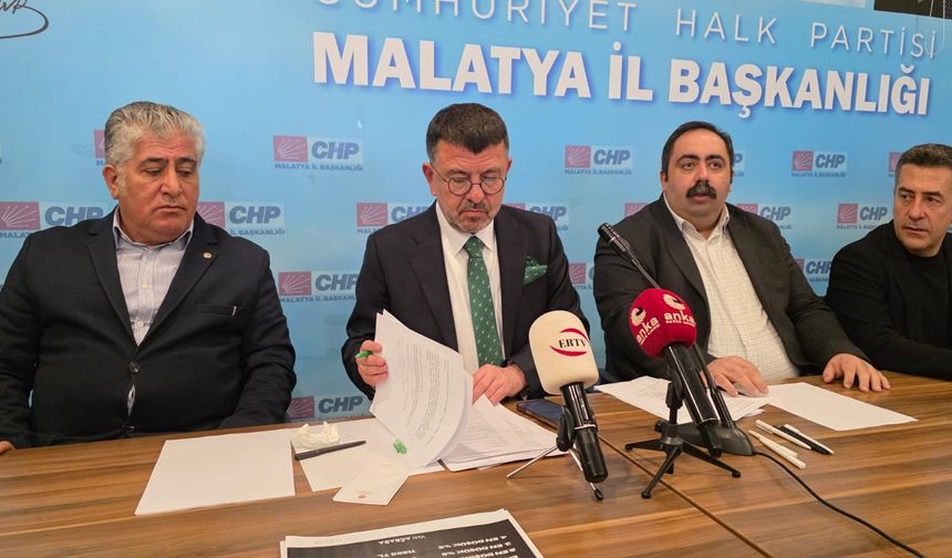 Veli Ağbaba’den AK Parti Sözcüsü Ömer Çelik’e Sert Tepki: “Cesaretiniz Varsa Trump’a Laf Söyleyin”