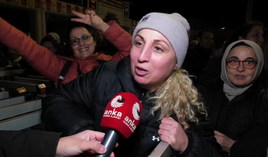 Bakırköy mitinginde yurttaşlardan İmamoğlu mesajı: “Geminin kaptanı Ekrem İmamoğlu olacak”