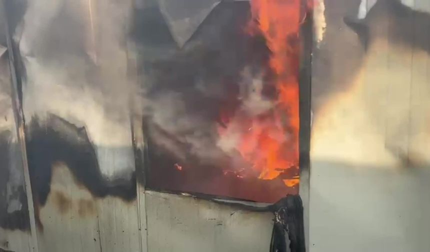 Malatya'da şantiye konteynerlerinde yangın: 24 konteyner kullanılamaz hale geldi