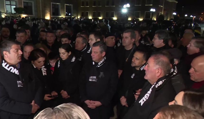 Özgür Özel Adıyaman’da sessiz yürüyüşe katıldı