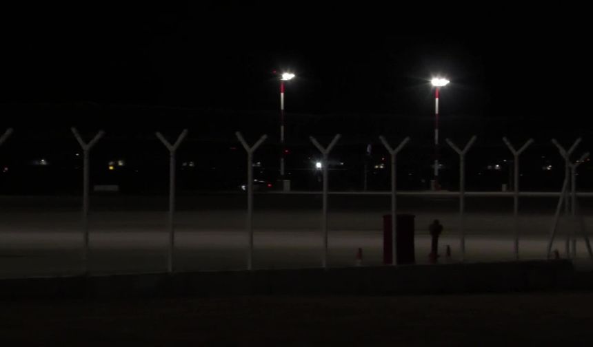 Tahliye edilen Zeydan Karalar, havalimanında coşkuyla karşılandı: Adana'da yapacak çok işimiz var