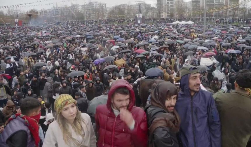 CHP Lideri Özgür Özel’den Diyarbakır Nevruzu'na Mesaj: "Tek Çare Barıştır"