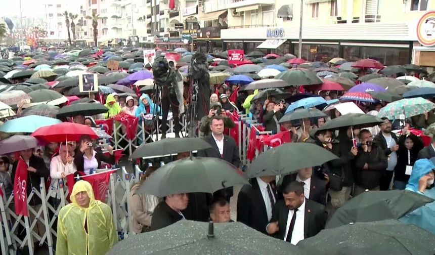 Kuşadası’nda "Hodri Meydan" Sesleri! Özgür Özel’den Erdoğan’a Seçim Çağrısı: "Çıkar Özlem’i Karşımıza, Sandığı Koyalım!"